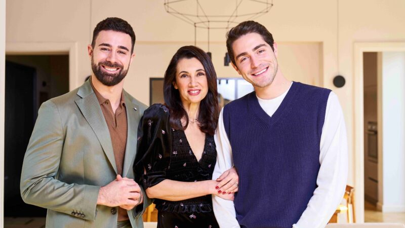 Il cast di Cortesie per gli ospiti
